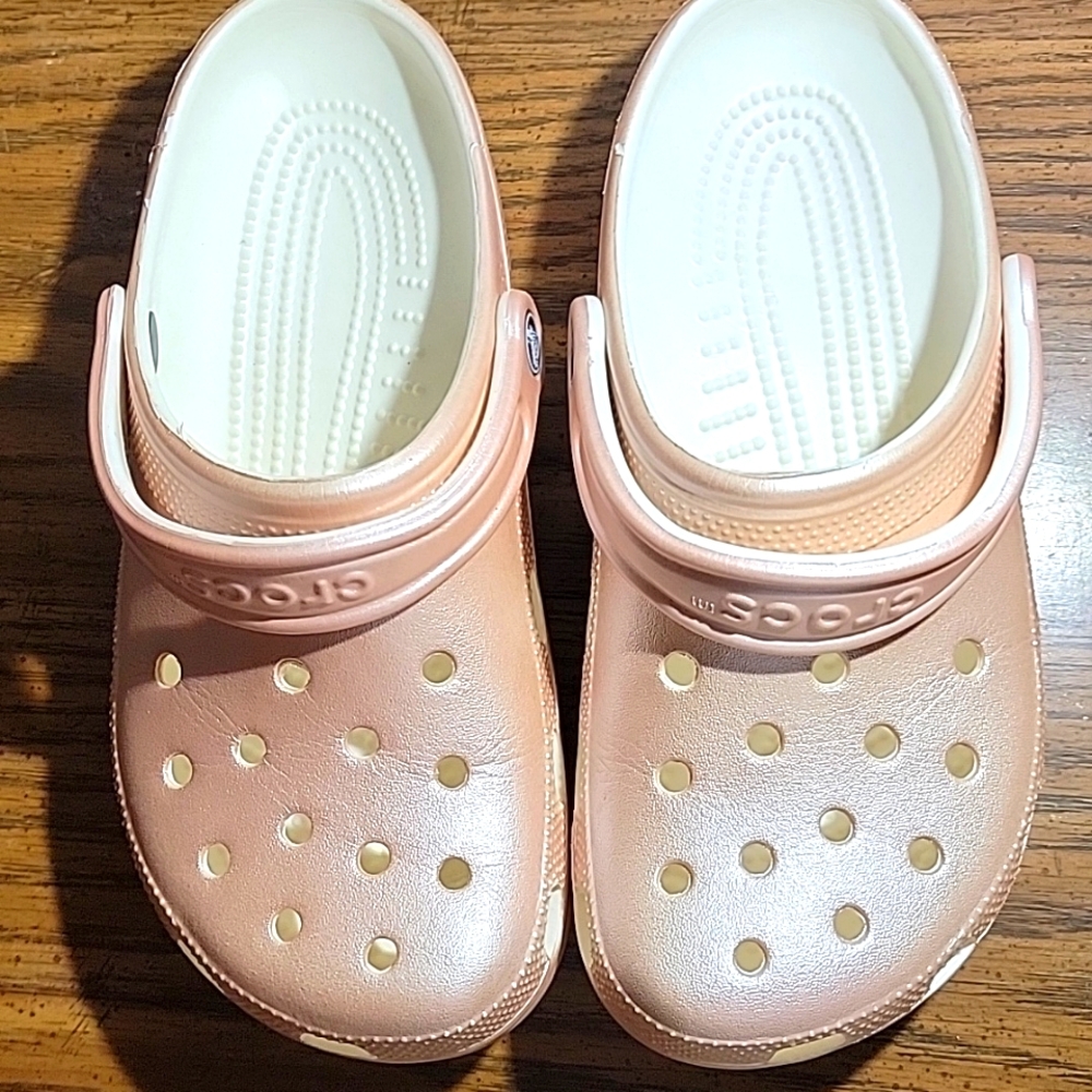 CROCS W/8 M/6
